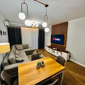 Luxury تيرانا
